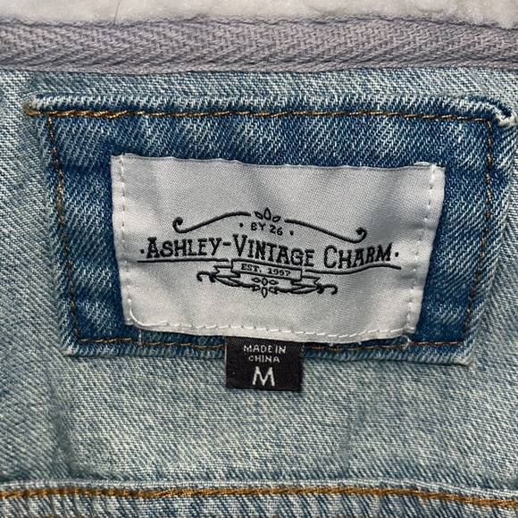 Jean jacket with fleece arms and hoodie - Picture 4 of 5